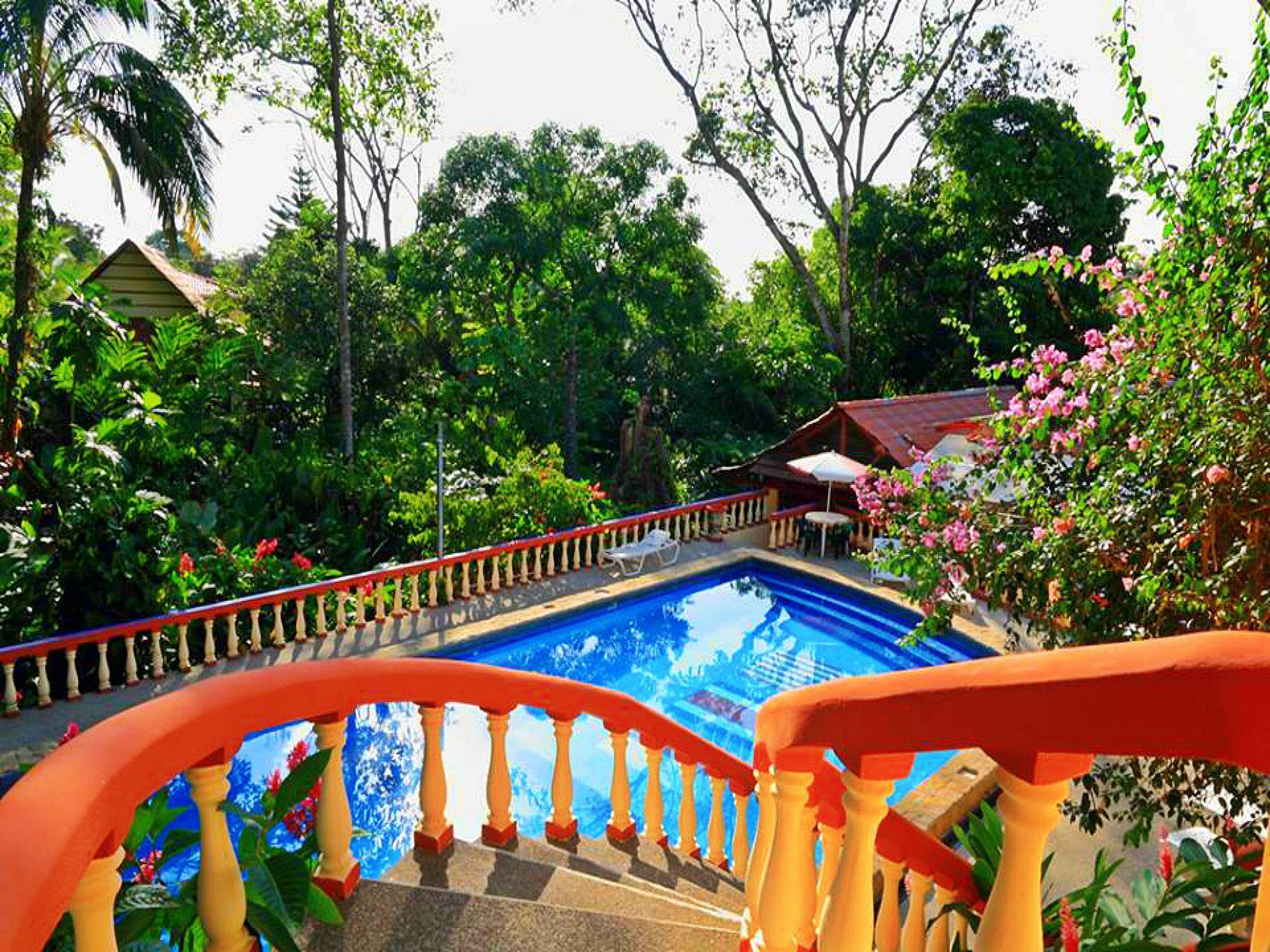 Tres Banderas Manuel Antonio